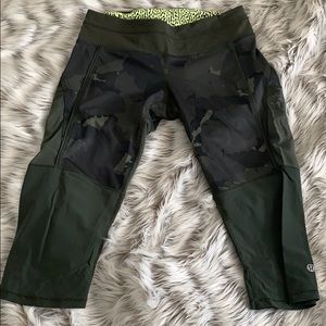Lululemon crop leggings camo size 6